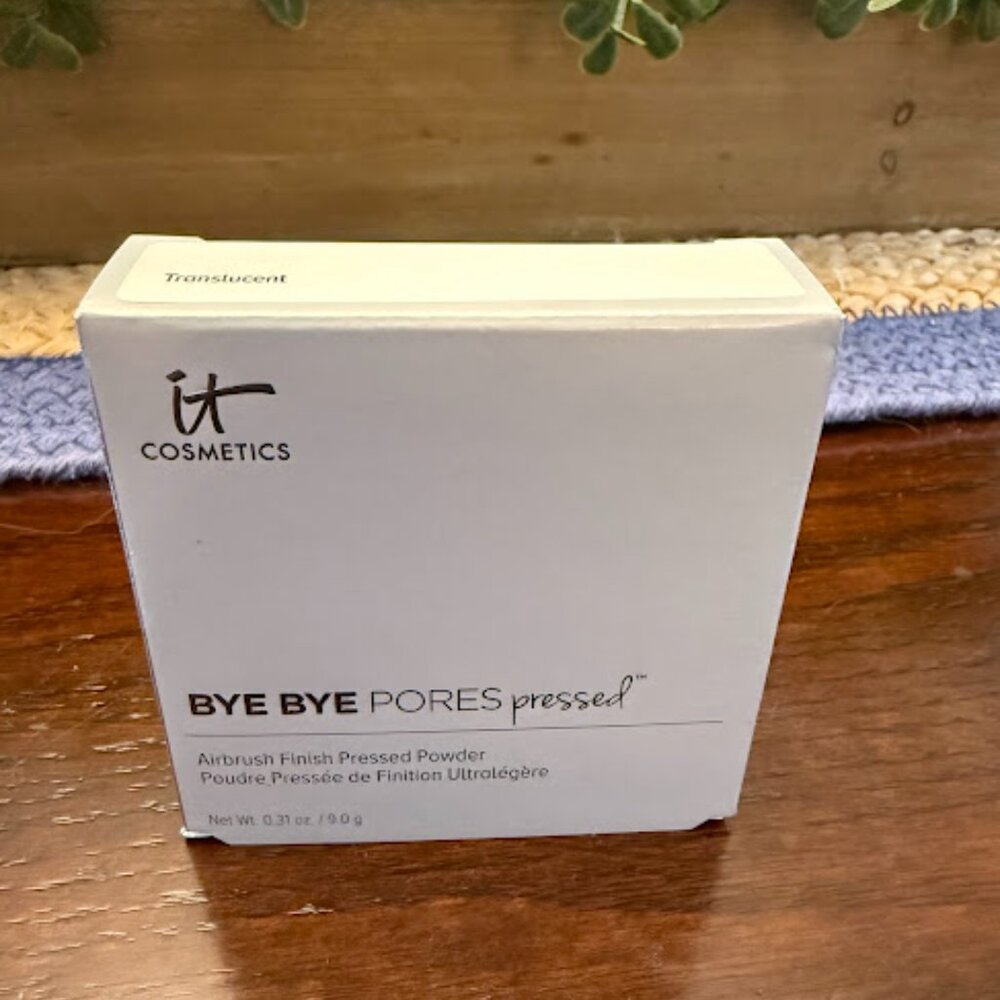 IT Cosmetics Bye Bye Pores Pressed Finishing Powder - Translucent - Picture 3 of 3